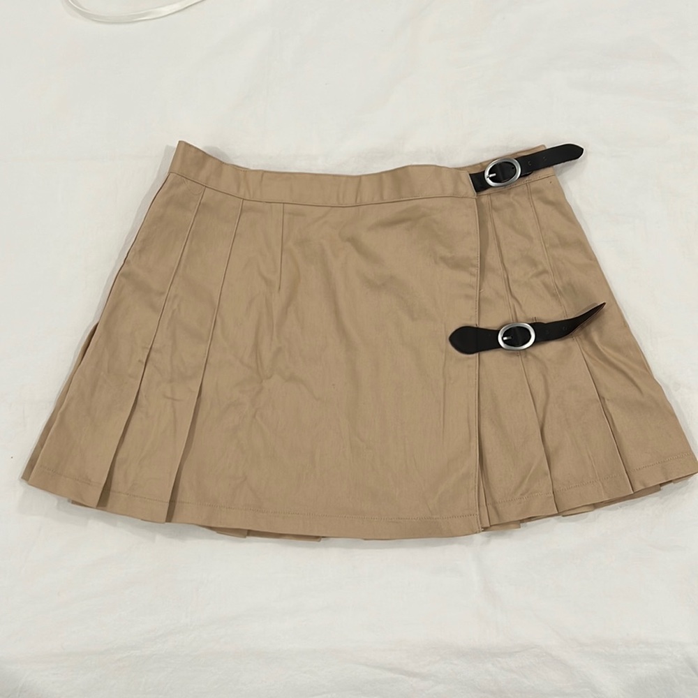 Brandy Melville pleated skirt